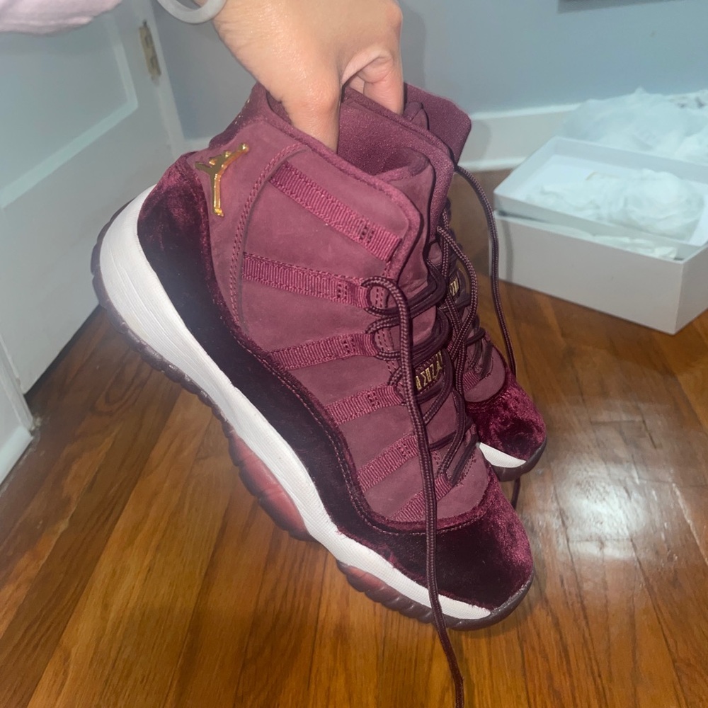 Jordan velvet 11s